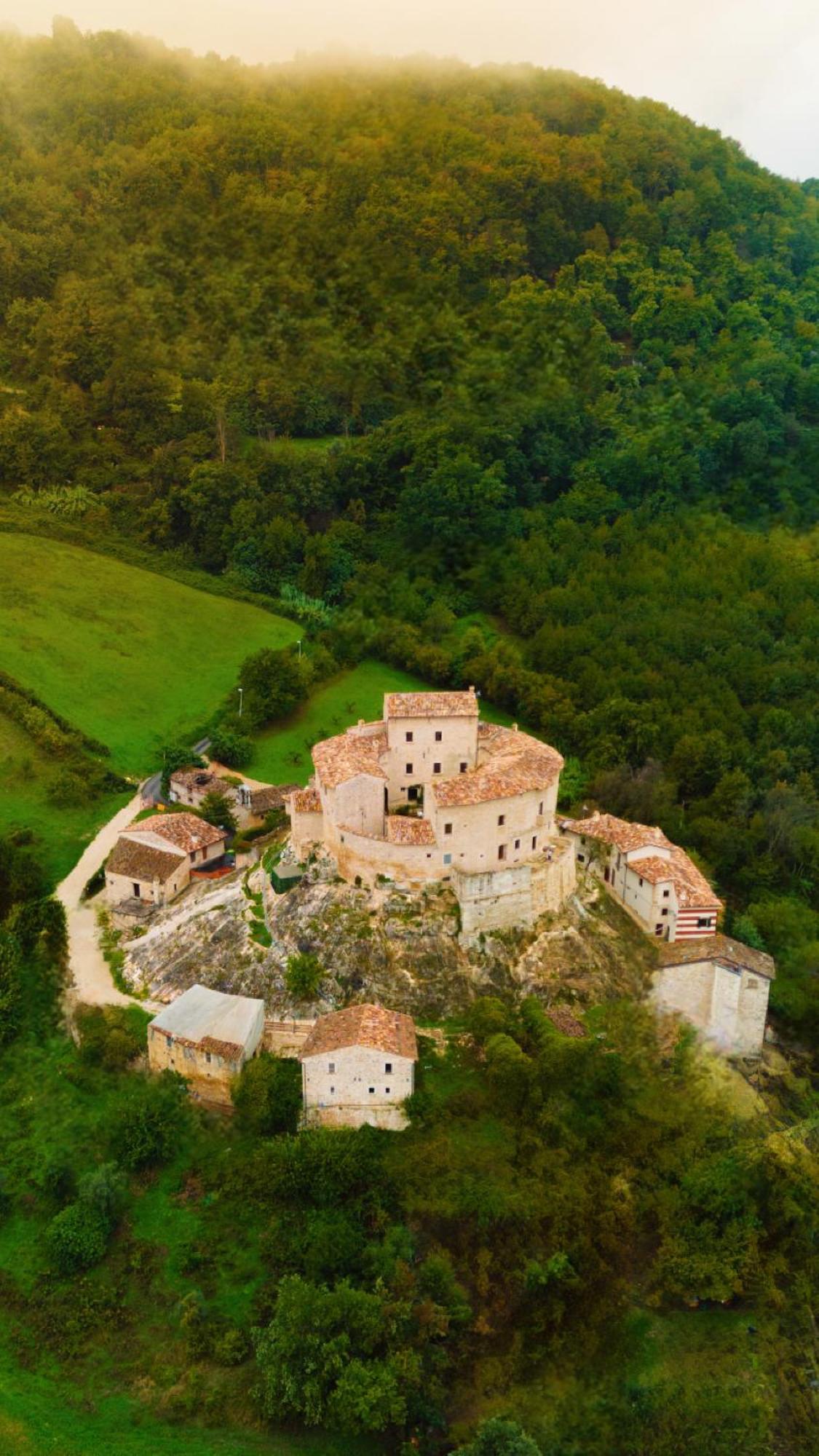Hotel Castel Di Luco Acquasanta Terme Exterior foto