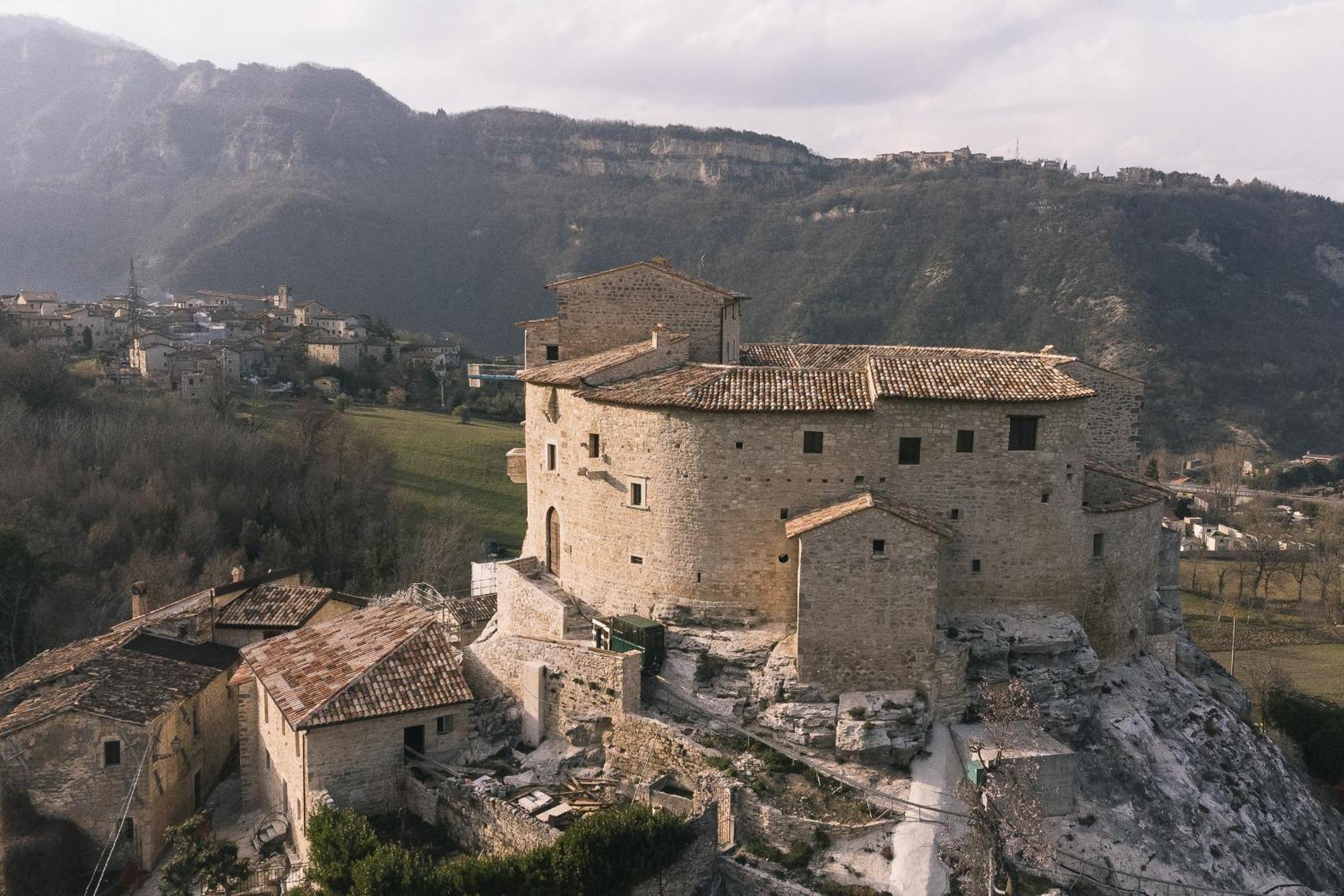 Hotel Castel Di Luco Acquasanta Terme Exterior foto