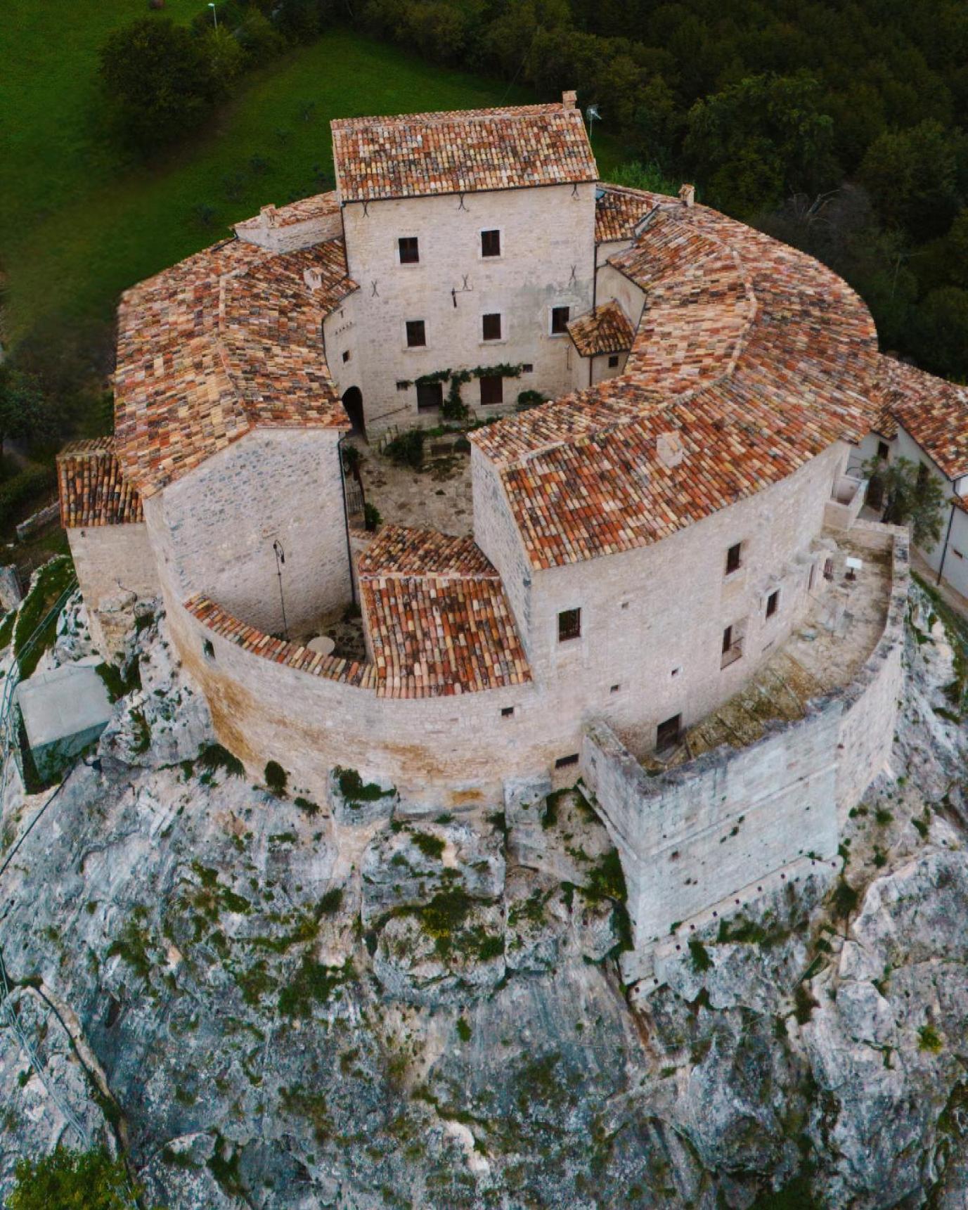 Hotel Castel Di Luco Acquasanta Terme Exterior foto